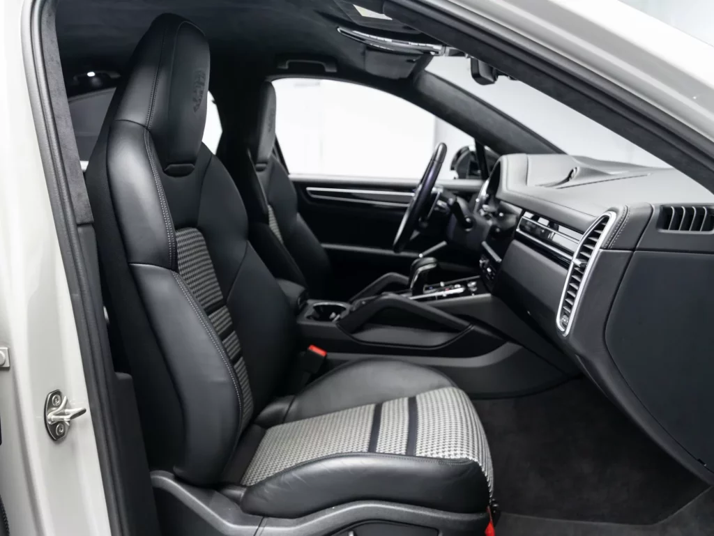 2023 Porsche Cayenne GTS Coupe — photo 9