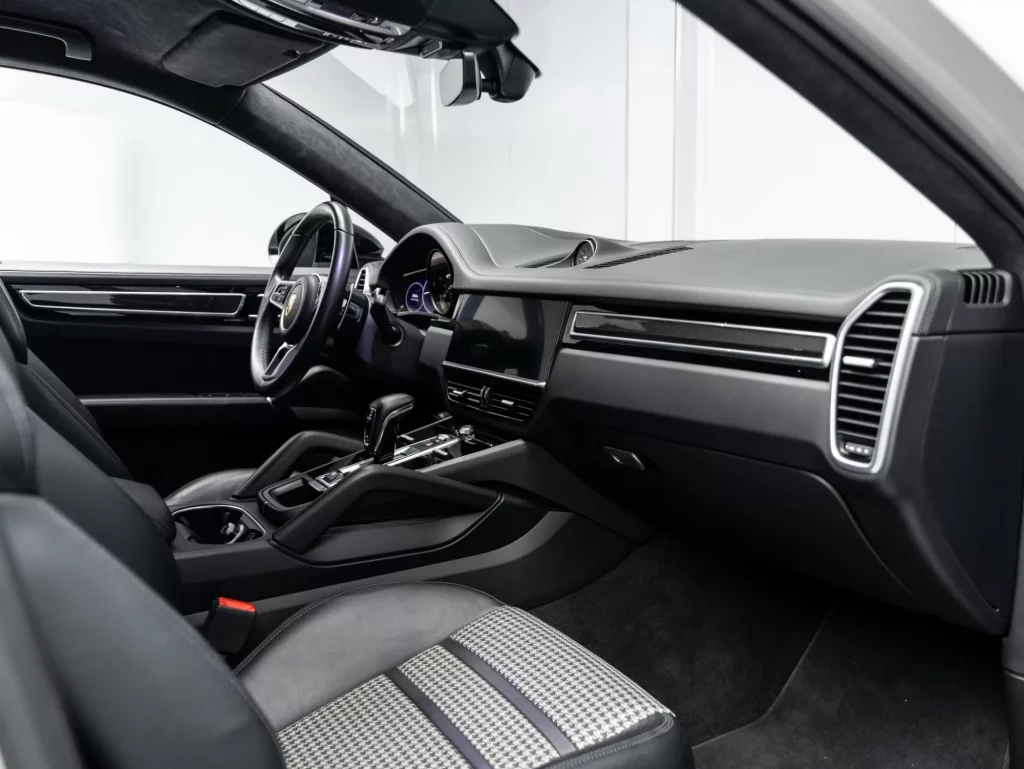 2023 Porsche Cayenne GTS Coupe — photo 13