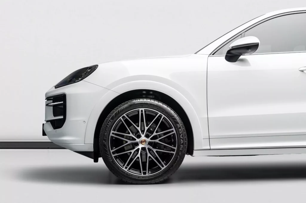 2025 Porsche Cayenne Coupe — photo 6