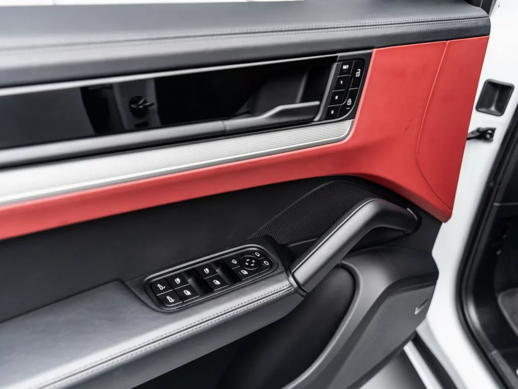 2025 Porsche Cayenne Coupe — photo 8