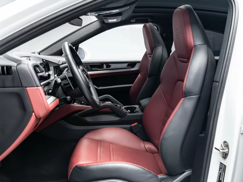 2025 Porsche Cayenne Coupe — photo 11