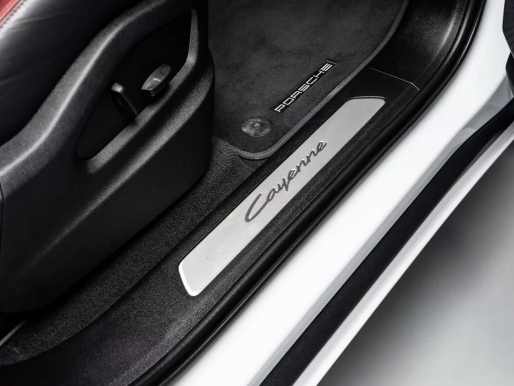 2025 Porsche Cayenne Coupe — photo 9