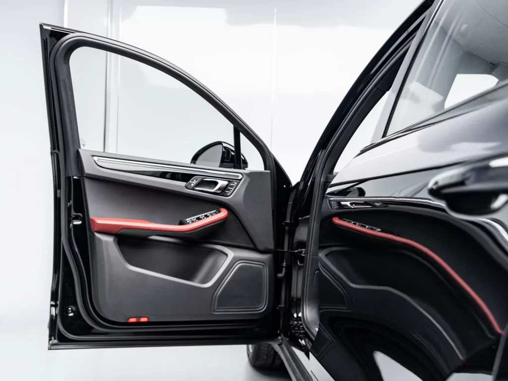 2024 Porsche Macan S — photo 8