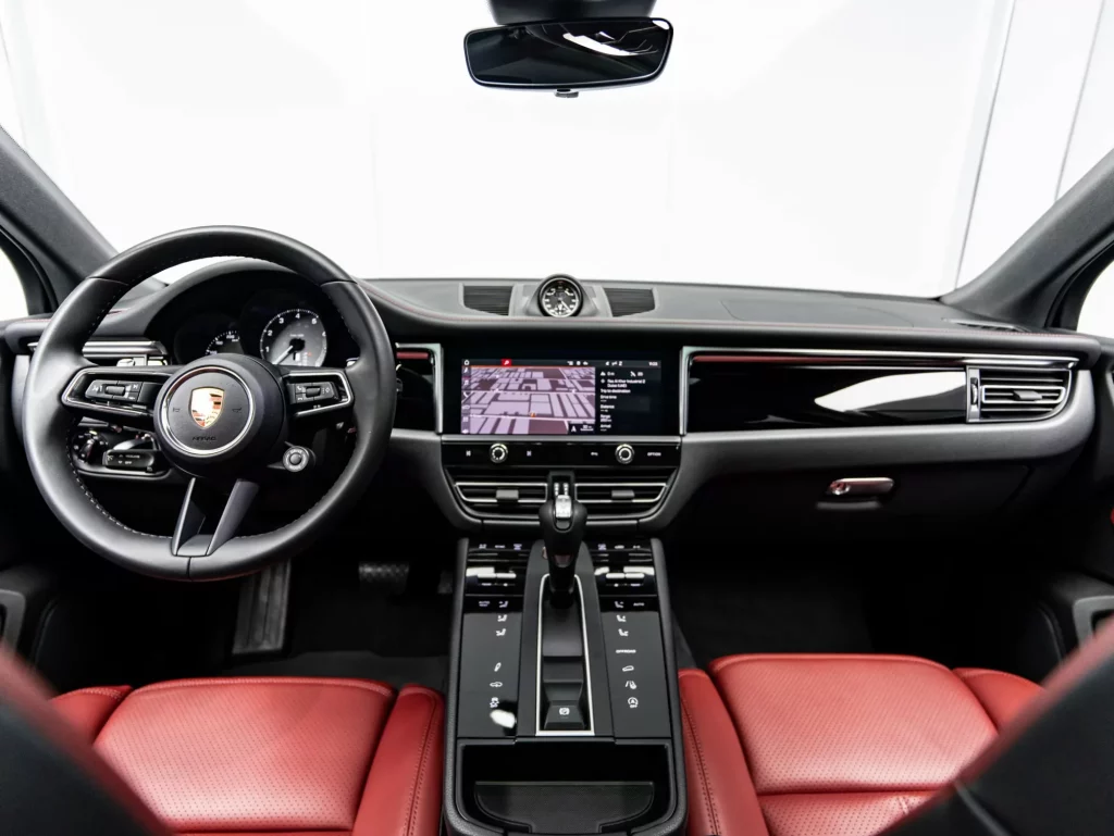 2024 Porsche Macan S — photo 16