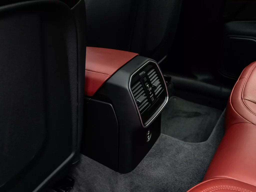 2024 Porsche Macan S — photo 20