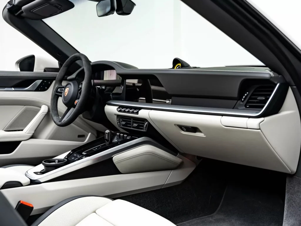 2026 Porsche 911 GTS Cabriolet — photo 16