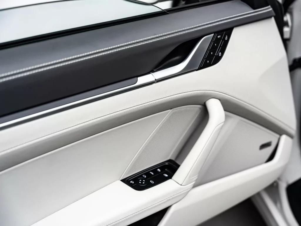 2026 Porsche 911 GTS Cabriolet — photo 10