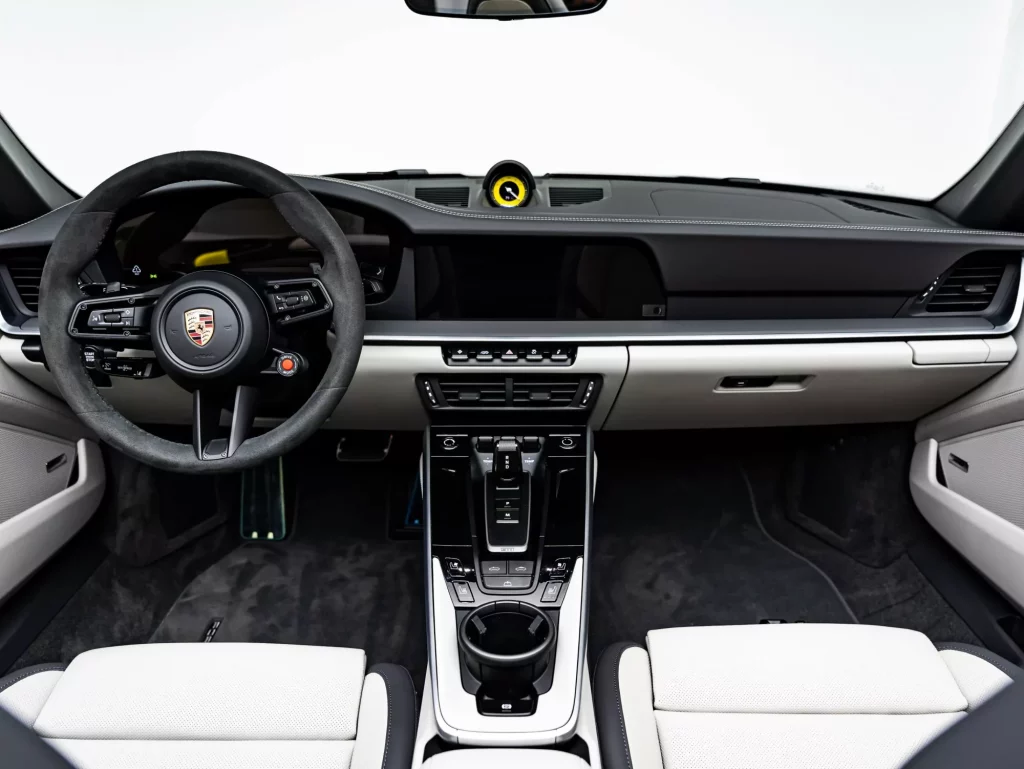 2026 Porsche 911 GTS Cabriolet — photo 18