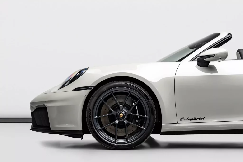 2026 Porsche 911 GTS Cabriolet — photo 8