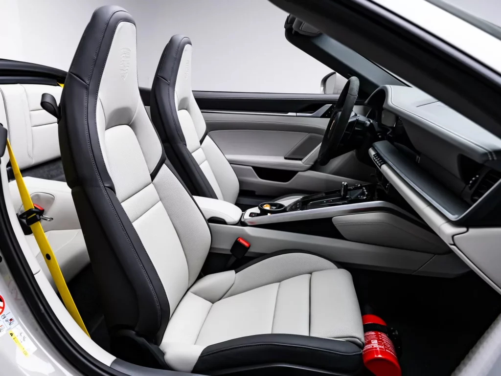 2026 Porsche 911 GTS Cabriolet — photo 11