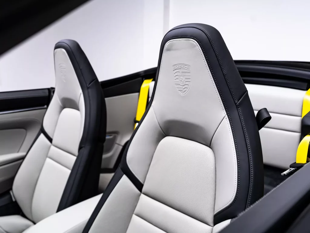 2026 Porsche 911 GTS Cabriolet — photo 19