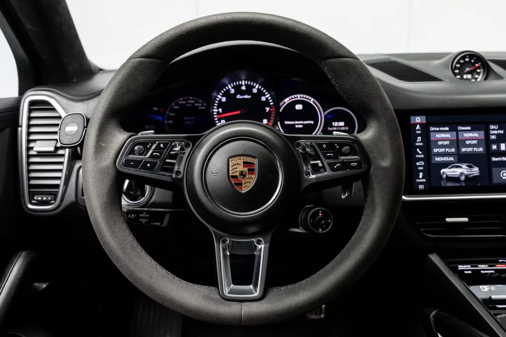 2020 Porsche Cayenne Turbo — photo 10
