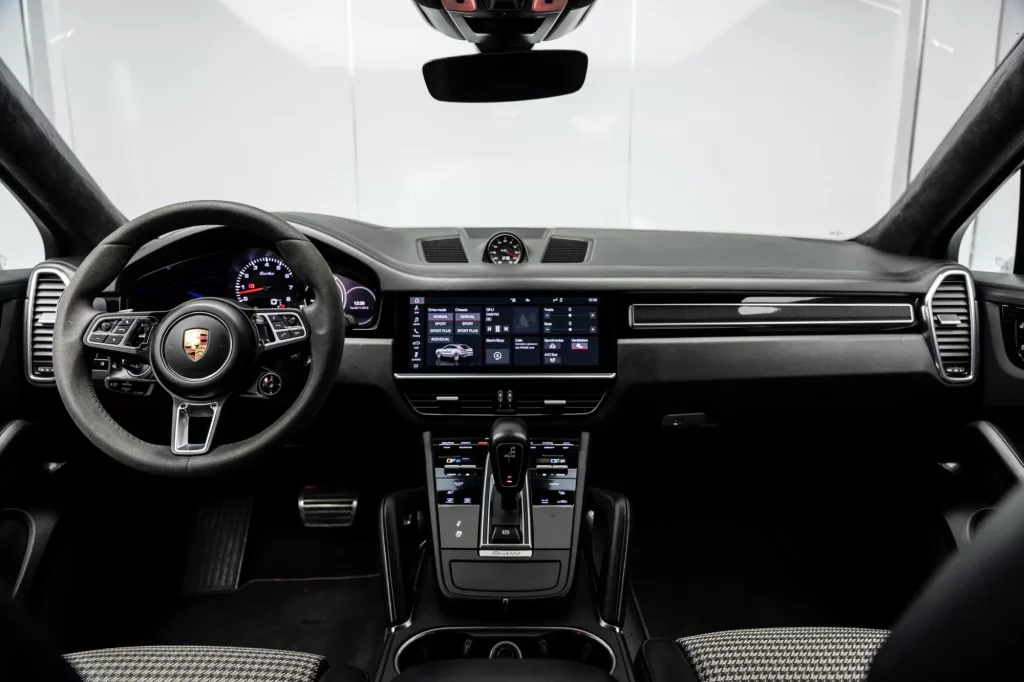 2020 Porsche Cayenne Turbo — photo 15