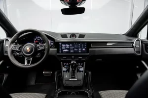 2020 Porsche Cayenne Turbo — photo 15