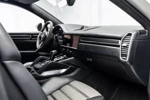 2020 Porsche Cayenne Turbo — photo 12