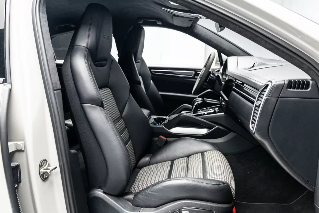 2020 Porsche Cayenne Turbo — photo 8