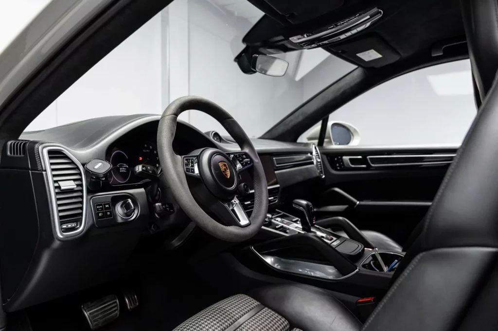 2020 Porsche Cayenne Turbo — photo 13