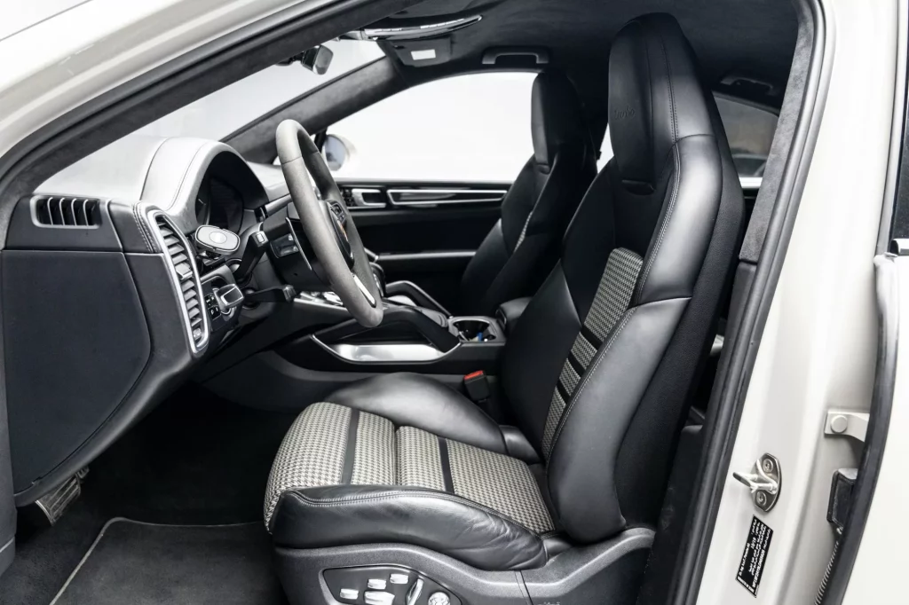 2020 Porsche Cayenne Turbo — photo 9