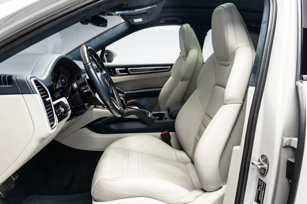 2023 Porsche Cayenne GTS Coupe — photo 10