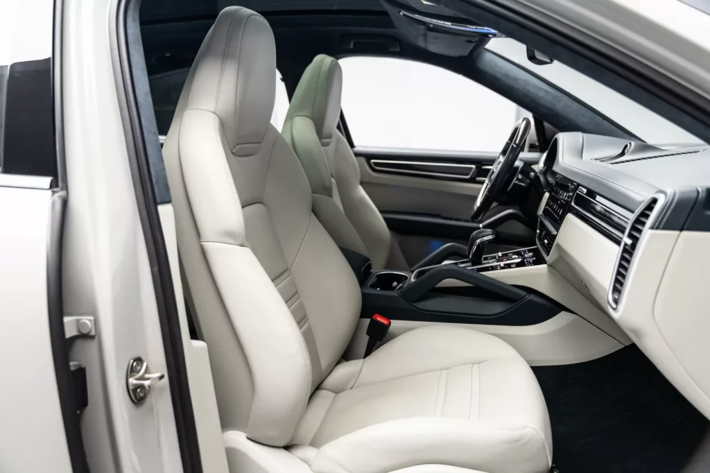 2023 Porsche Cayenne GTS Coupe — photo 9