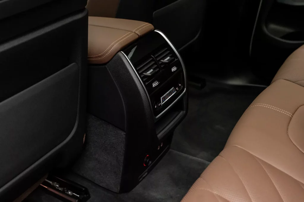 2025 BMW X5 M60i Xdrive — photo 19