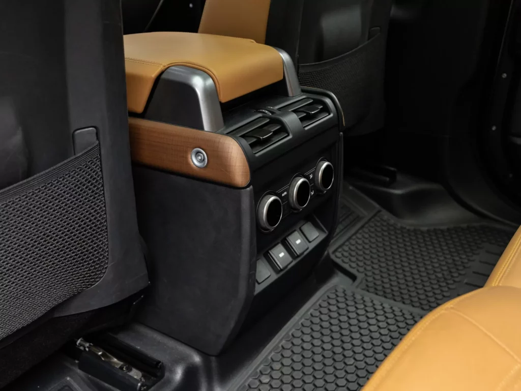 2023 Land Rover Defender 110 S — photo 19