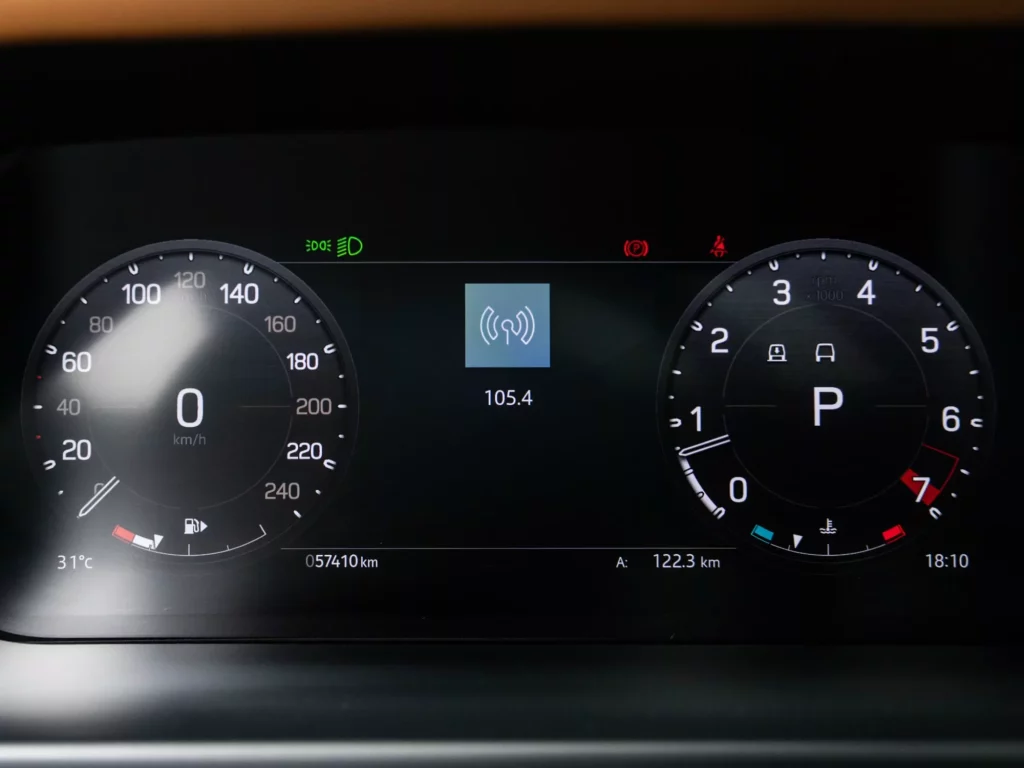 2023 Land Rover Defender 110 S — photo 12