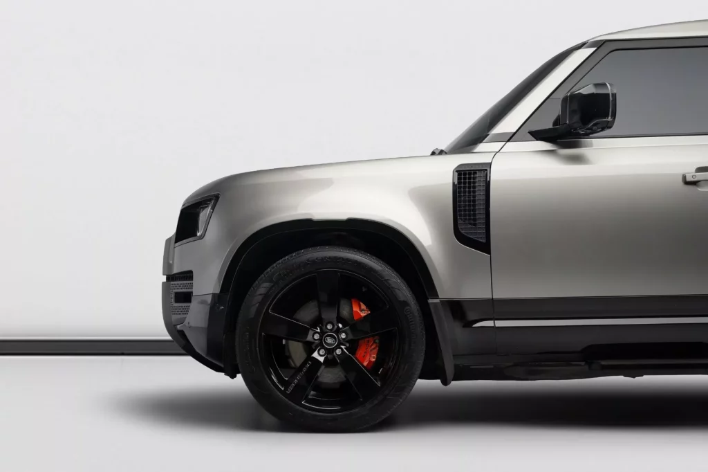2024 Land Rover Defender 110 P400 HSE — photo 6
