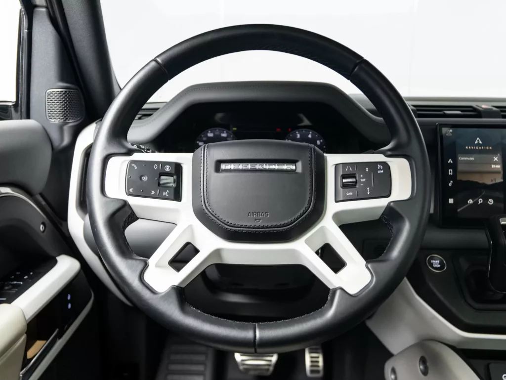 2024 Land Rover Defender 110 P400 HSE — photo 11