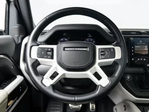 2024 Land Rover Defender 110 P400 HSE — photo 11