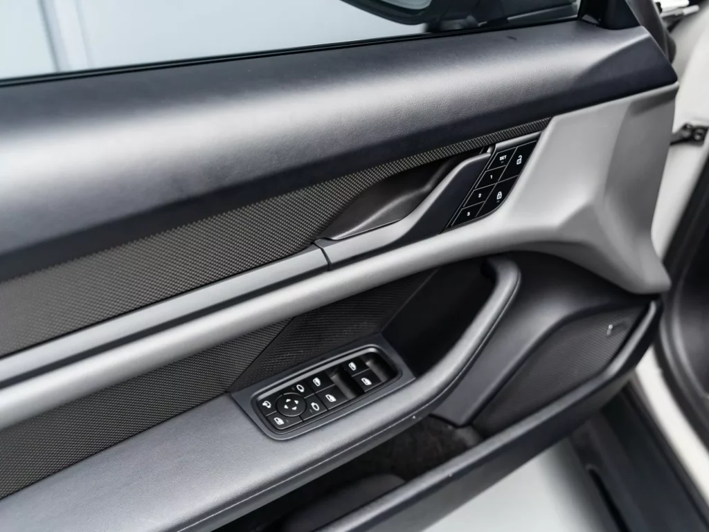 2024 Porsche Taycan GTS — photo 10