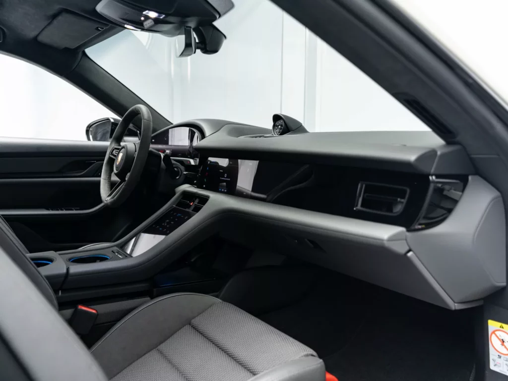 2024 Porsche Taycan GTS — photo 16