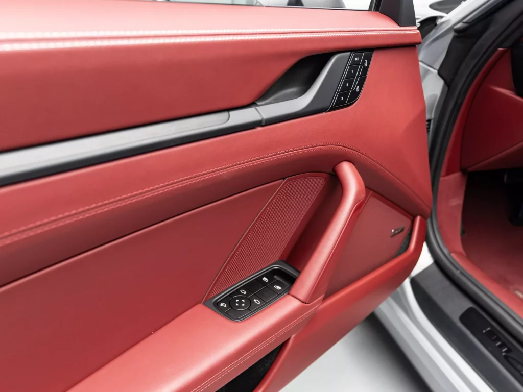 2026 Porsche 911 GTS — photo 9