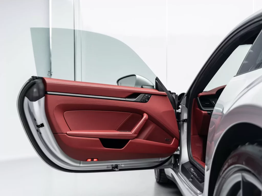 2026 Porsche 911 GTS — photo 8