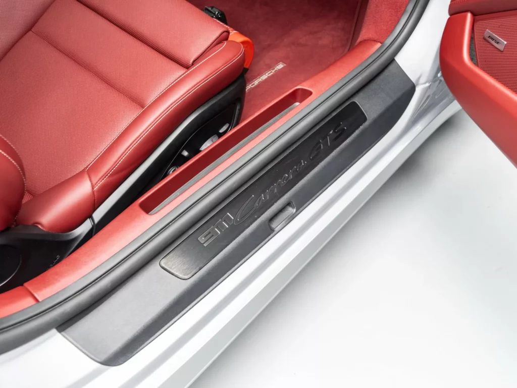2026 Porsche 911 GTS — photo 10