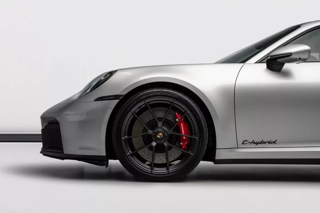 2026 Porsche 911 GTS — photo 6