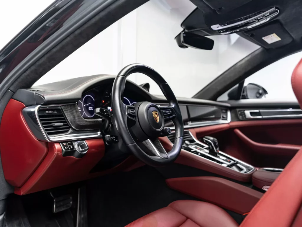 2021 Porsche Panamera GTS — photo 11