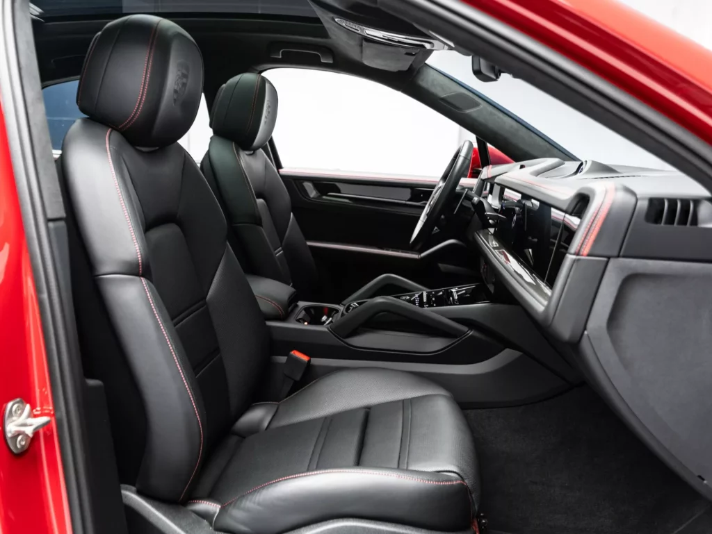 2025 Porsche Cayenne GTS — photo 9