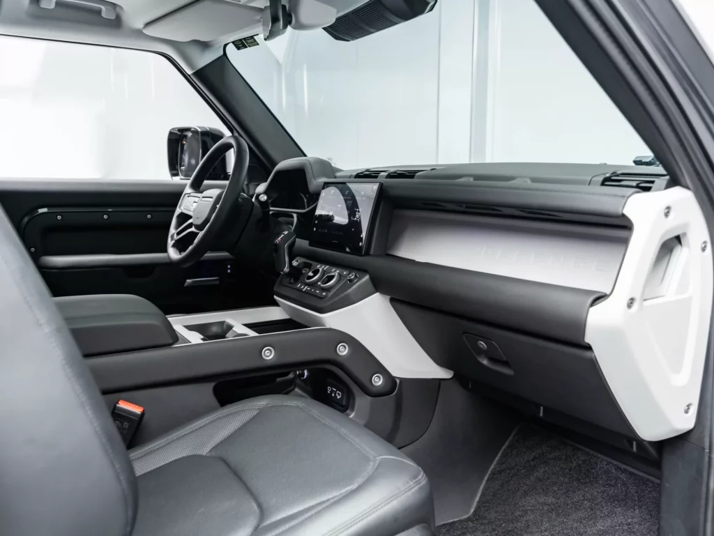 2025 Land Rover Defender 90 P300 S — photo 13