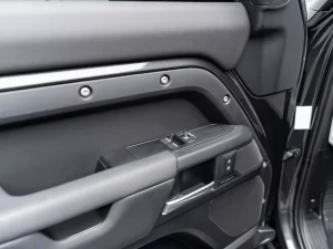 2025 Land Rover Defender 90 P300 S — photo 19