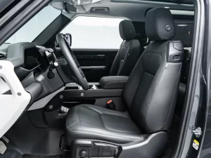 2025 Land Rover Defender 90 P300 S — photo 9