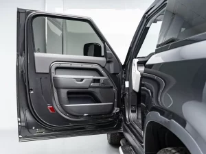 2025 Land Rover Defender 90 P300 S — photo 7