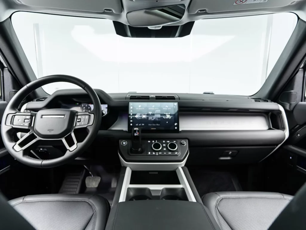 2025 Land Rover Defender 90 P300 S — photo 14