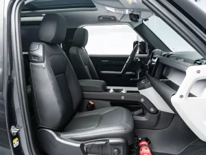 2025 Land Rover Defender 90 P300 S — photo 8