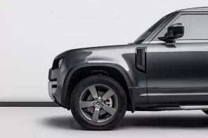 2025 Land Rover Defender 90 P300 S — photo 6