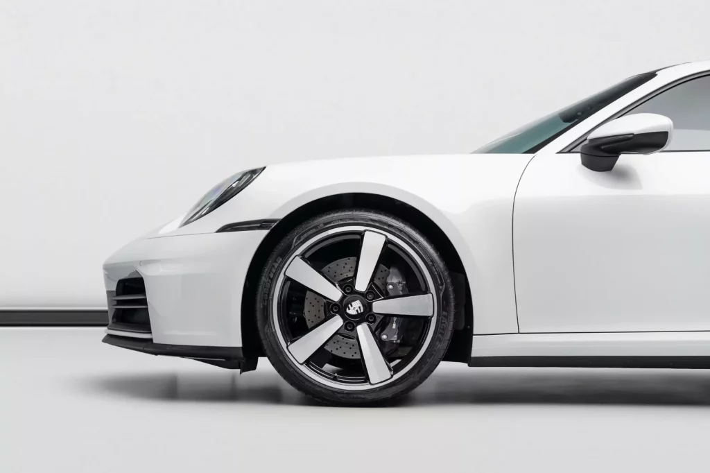 2025 Porsche 911 Carrera — photo 6
