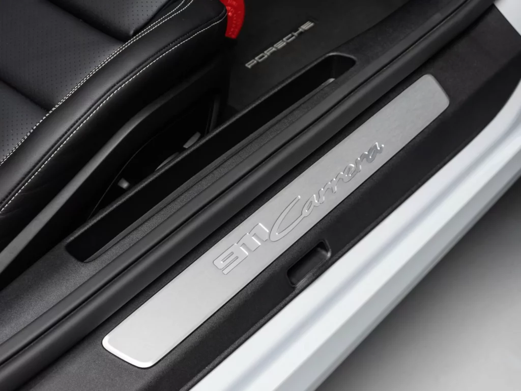 2025 Porsche 911 Carrera — photo 9