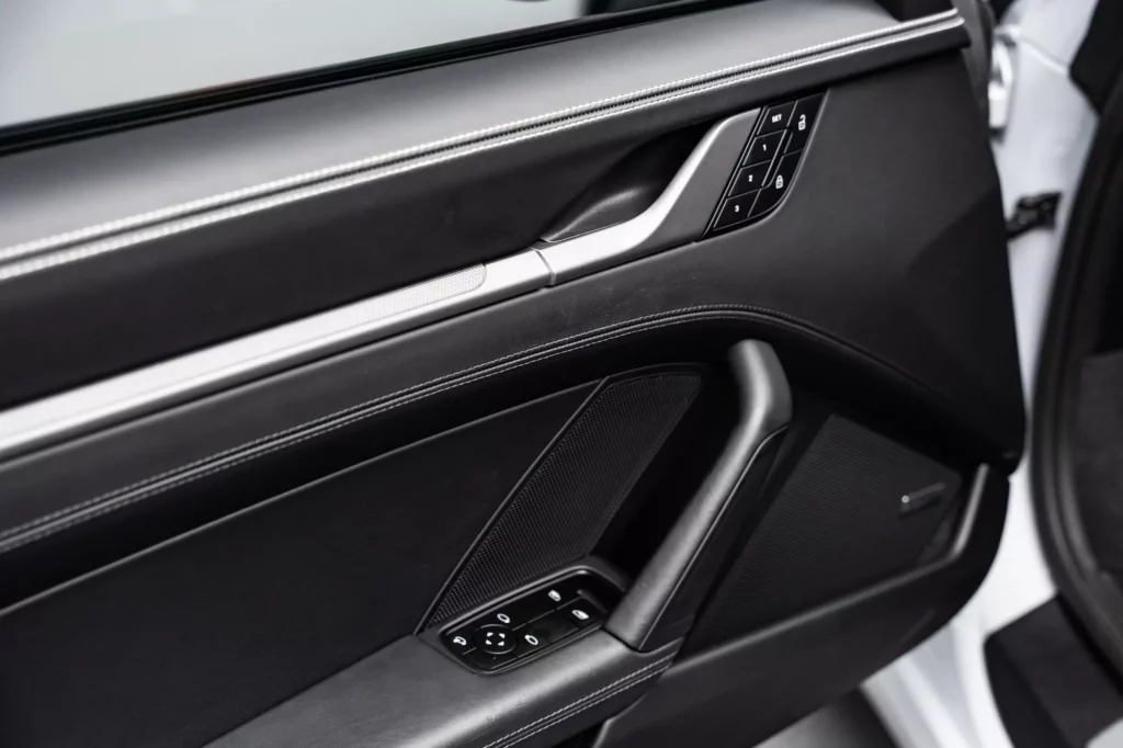 2025 Porsche 911 Carrera — photo 8