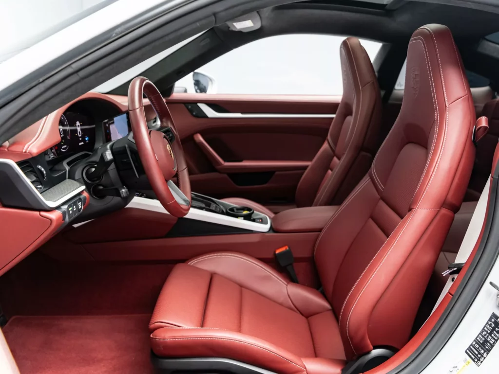 2025 Porsche 911 Carrera GTS — photo 10