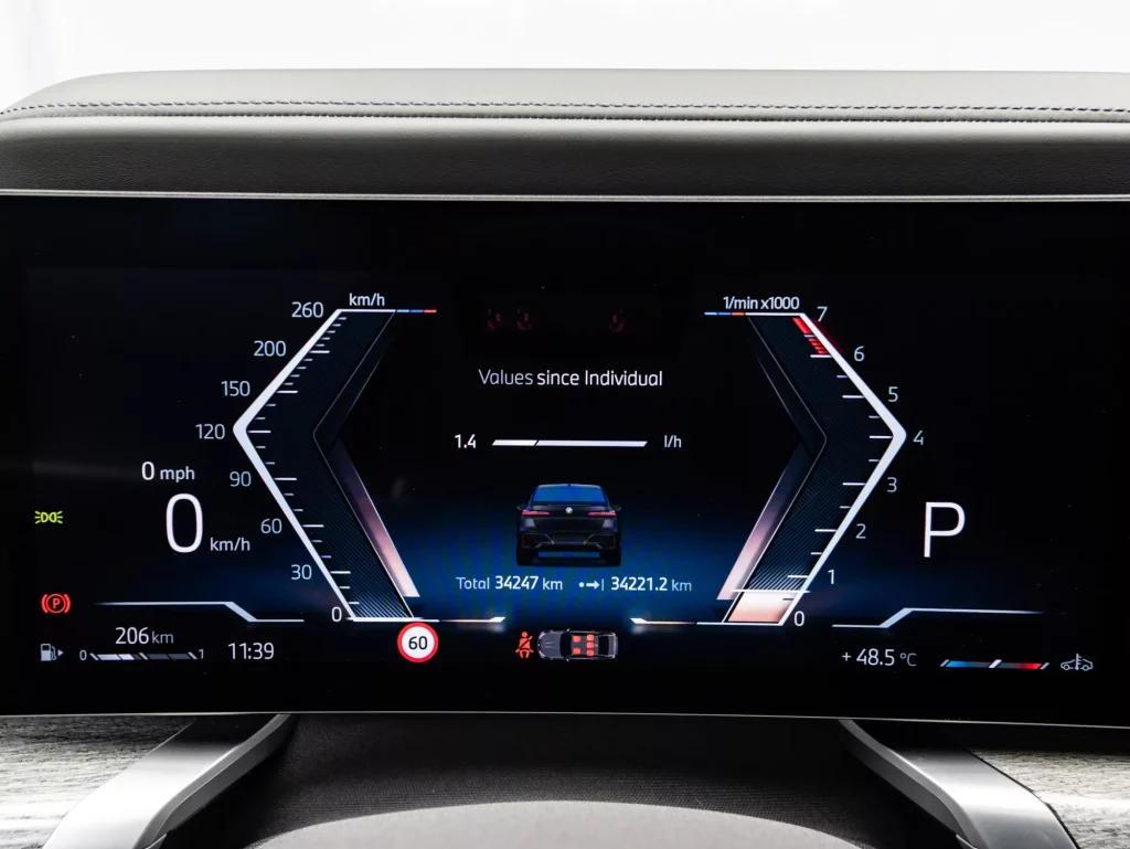 2025 BMW 760i — photo 13